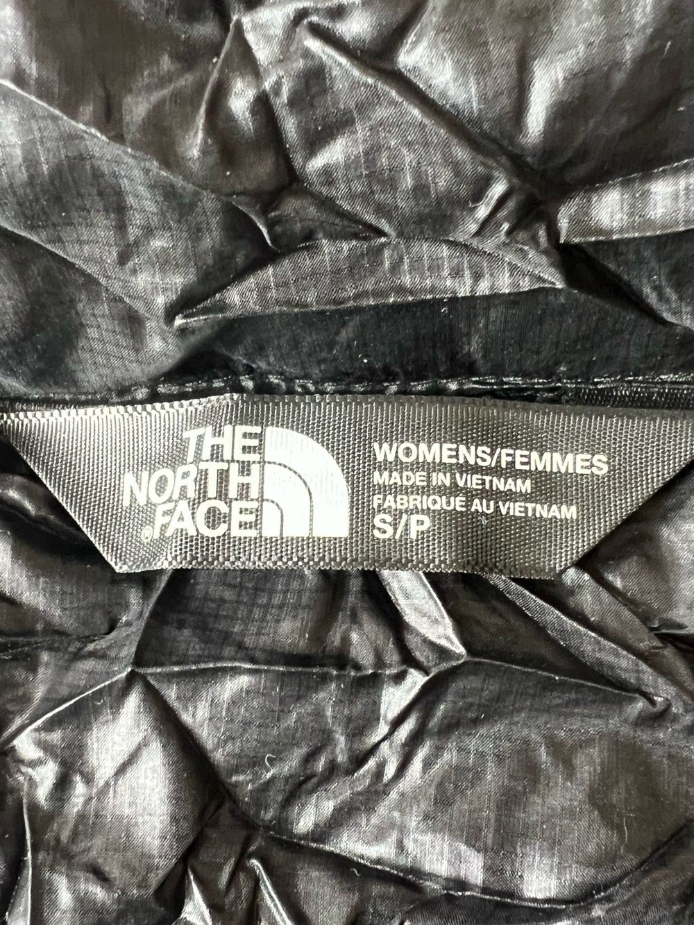 The North Face Women’s Black Lightweight Packable Puffer Jacket - Picture 3 of 4
